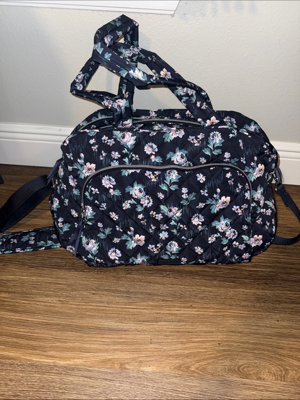 Vera Bradley navy garden duffle bag EUC